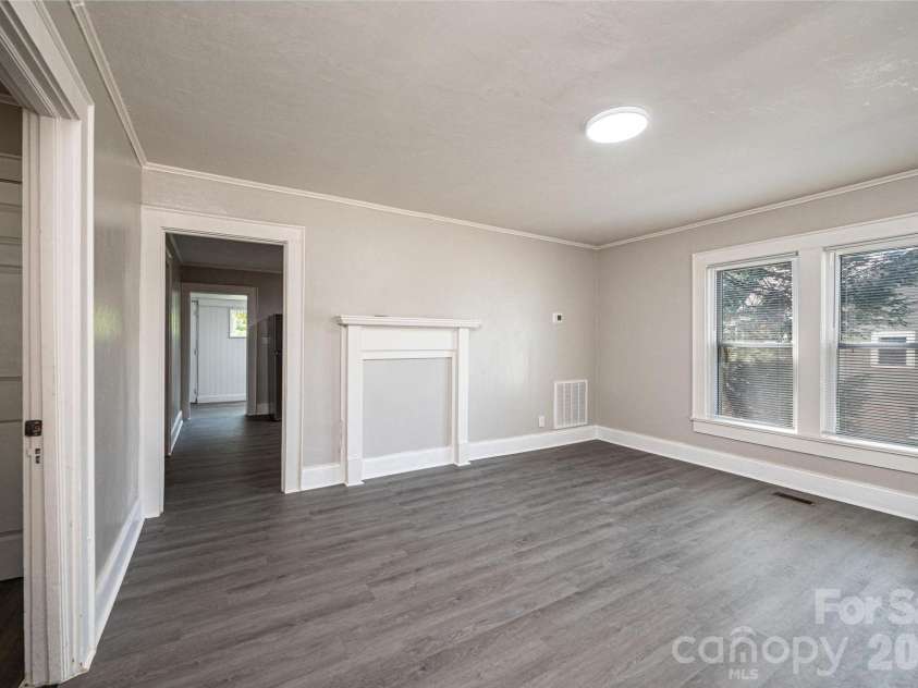 423 Davis Avenue, Newton, NC 28658.  MLS# CAR4400513, YatesRealty ID 40835. 