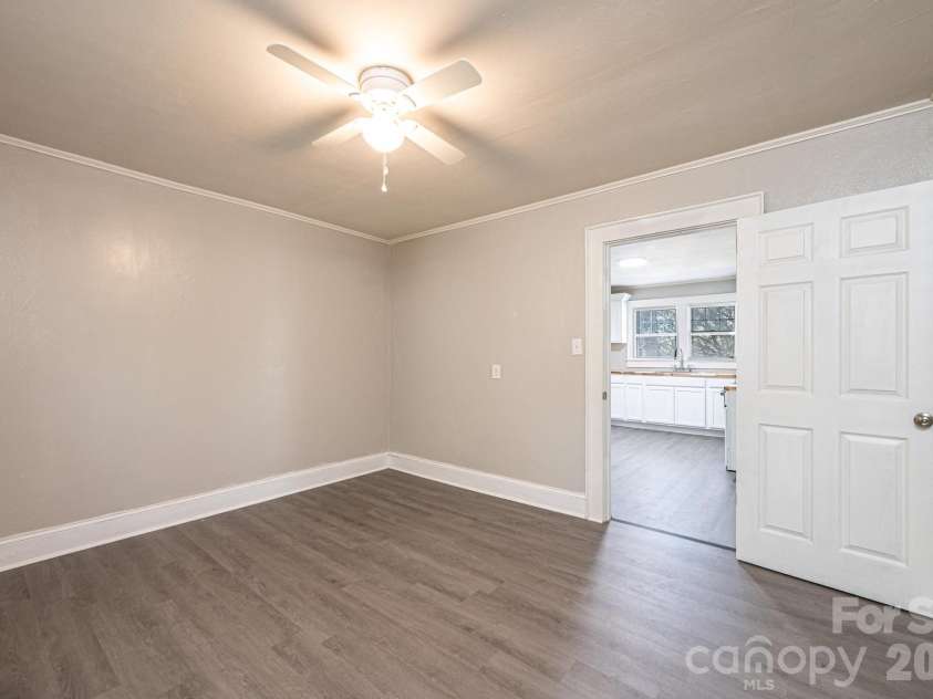 423 Davis Avenue, Newton, NC 28658.  MLS# CAR4400513, YatesRealty ID 40835. 