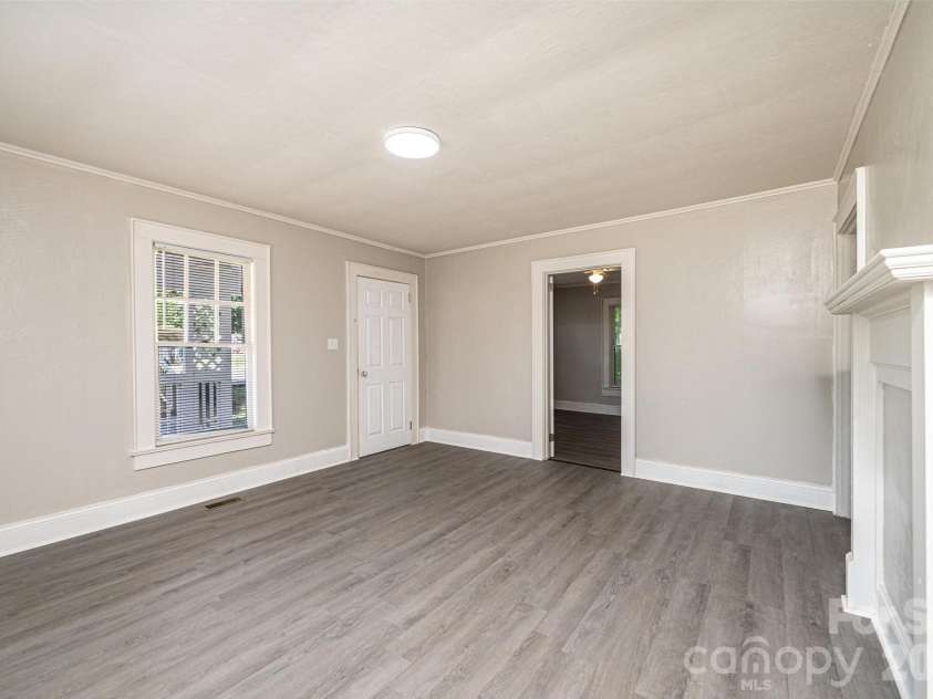 423 Davis Avenue, Newton, NC 28658.  MLS# CAR4400513, YatesRealty ID 40835. 