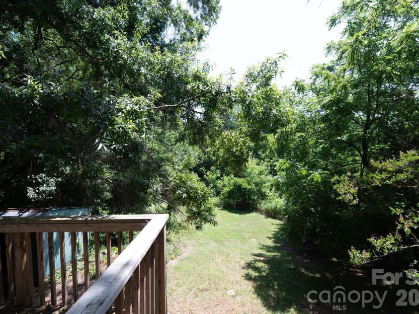 423 Davis Avenue, Newton, NC 28658.  MLS# CAR4400513, YatesRealty ID 40835. 