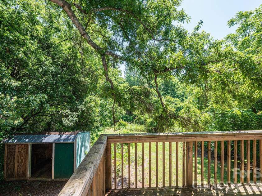 423 Davis Avenue, Newton, NC 28658.  MLS# CAR4400513, YatesRealty ID 40835. 
