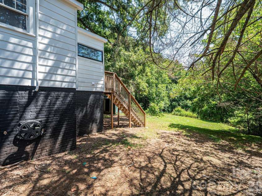 423 Davis Avenue, Newton, NC 28658.  MLS# CAR4400513, YatesRealty ID 40835. 