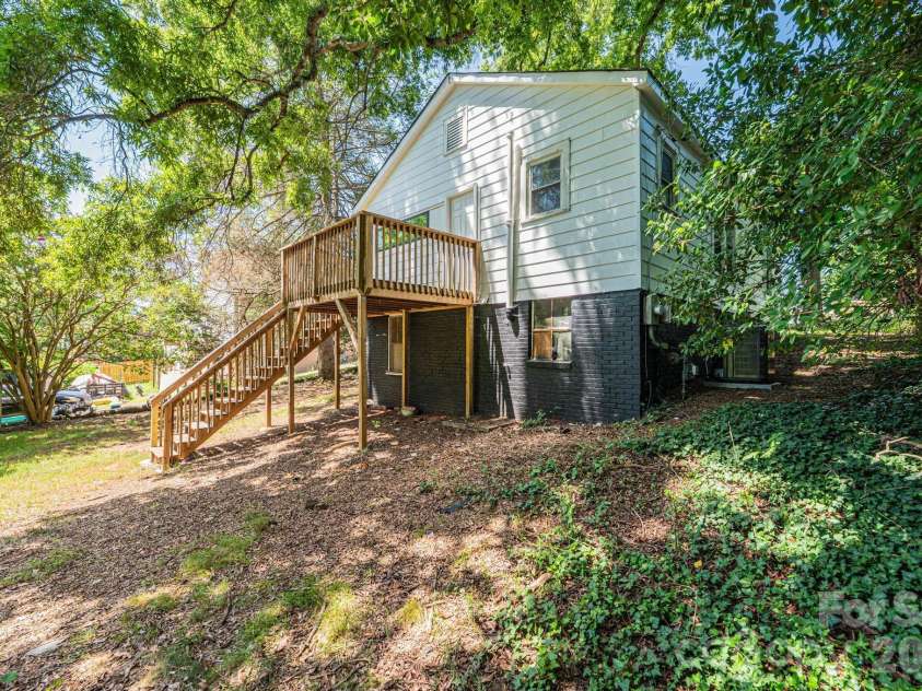 423 Davis Avenue, Newton, NC 28658.  MLS# CAR4400513, YatesRealty ID 40835. 