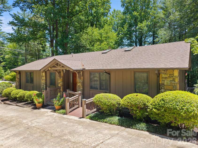 3 Westbridge Drive, Hendersonville, NC 28739.  MLS# CAR4398725, YatesRealty ID 40837. 