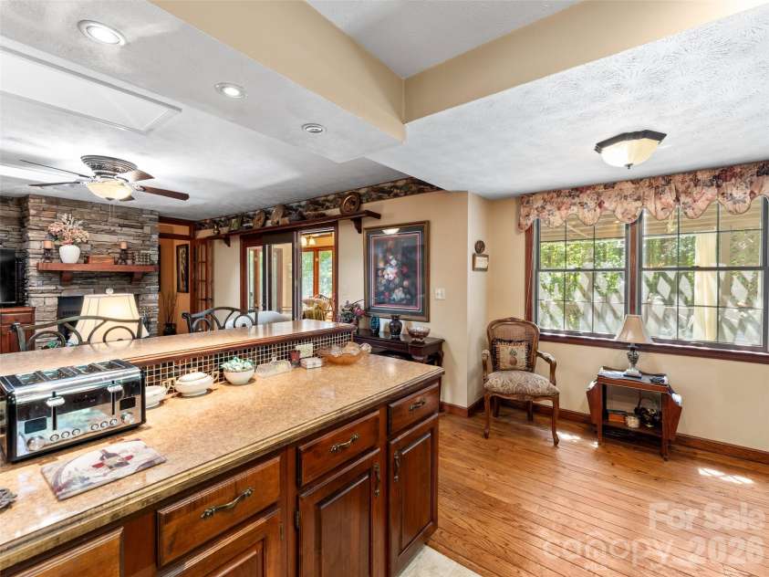 3 Westbridge Drive, Hendersonville, NC 28739.  MLS# CAR4398725, YatesRealty ID 40837. Kitchen