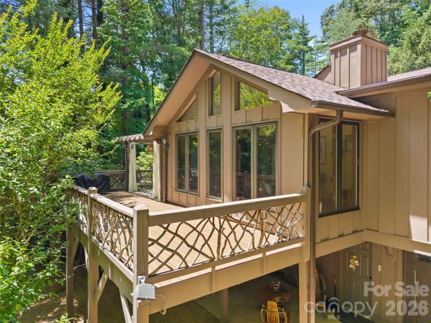 3 Westbridge Drive, Hendersonville, NC 28739.  MLS# CAR4398725, YatesRealty ID 40837. Main-level Deck