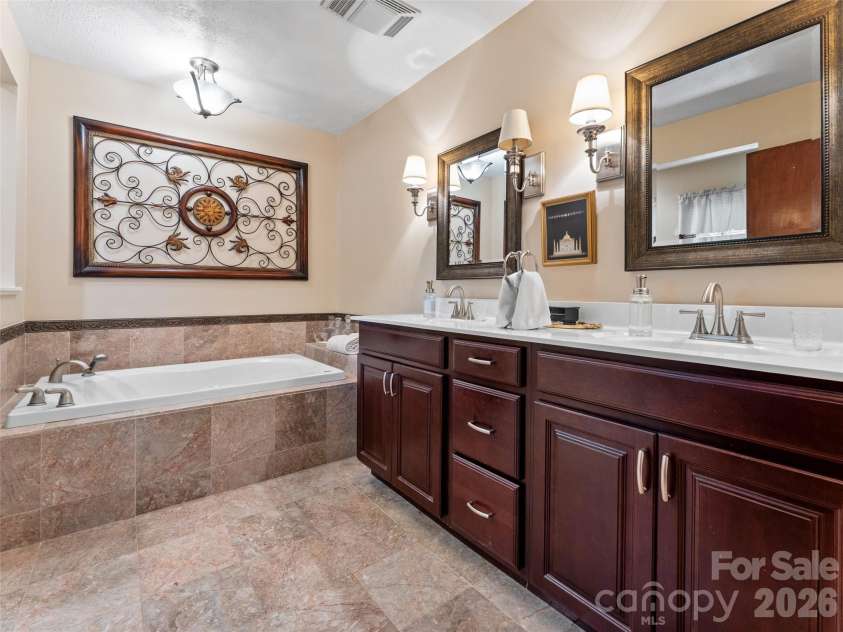 3 Westbridge Drive, Hendersonville, NC 28739.  MLS# CAR4398725, YatesRealty ID 40837. Primary Bath