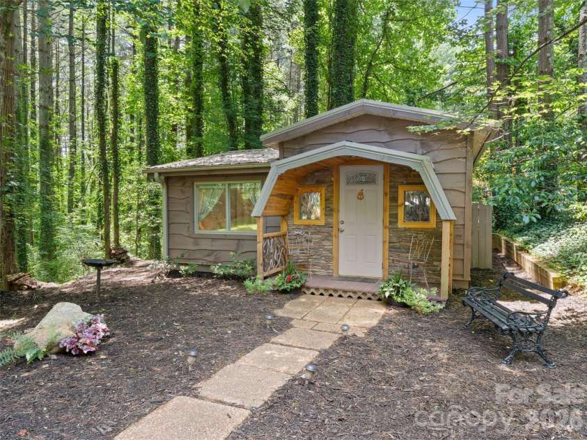 3 Westbridge Drive, Hendersonville, NC 28739.  MLS# CAR4398725, YatesRealty ID 40837. Studio