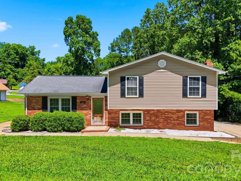 1401 Southwest Boulevard, Newton, NC 28658.  MLS# CAR4395509, YatesRealty ID 40838. 