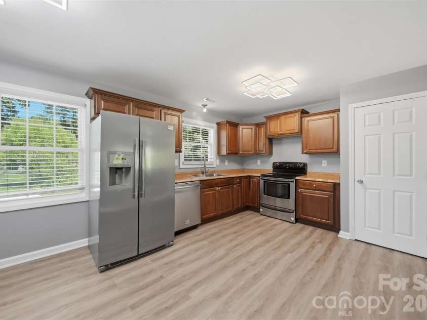 1401 Southwest Boulevard, Newton, NC 28658.  MLS# CAR4395509, YatesRealty ID 40838. 