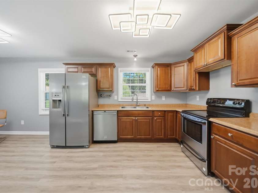 1401 Southwest Boulevard, Newton, NC 28658.  MLS# CAR4395509, YatesRealty ID 40838. 