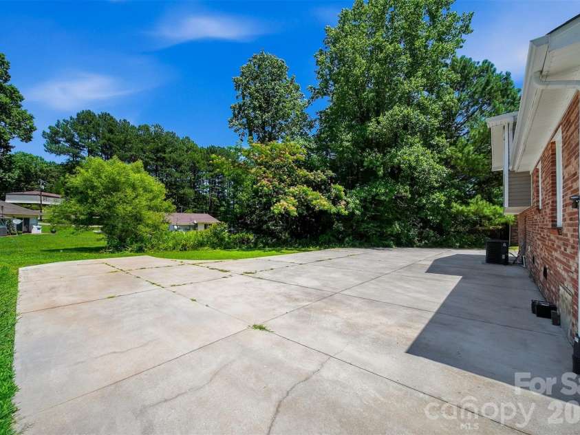 1401 Southwest Boulevard, Newton, NC 28658.  MLS# CAR4395509, YatesRealty ID 40838. 