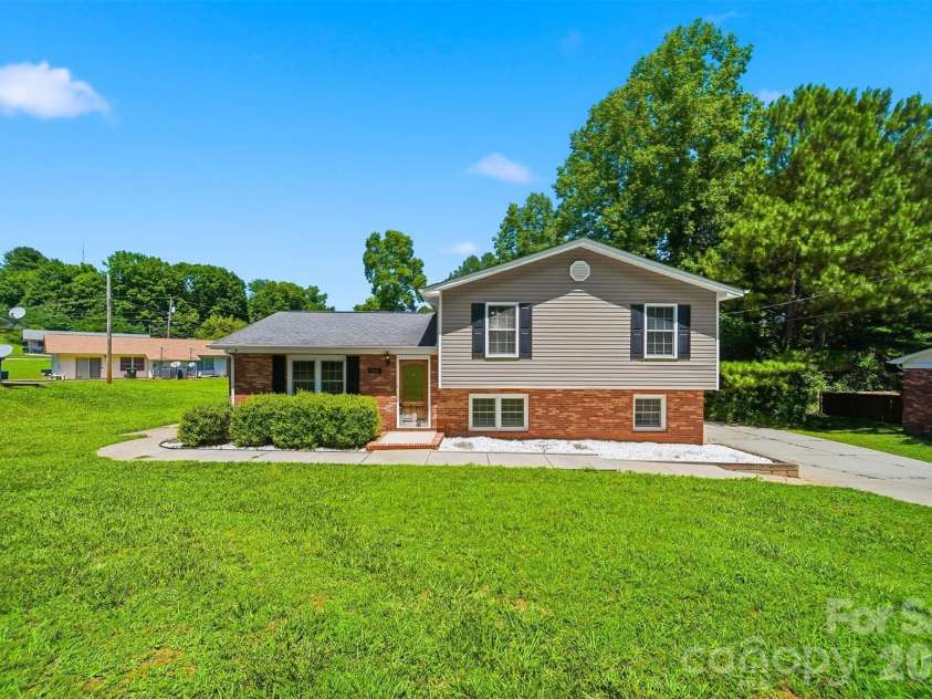 1401 Southwest Boulevard, Newton, NC 28658.  MLS# CAR4395509, YatesRealty ID 40838. 