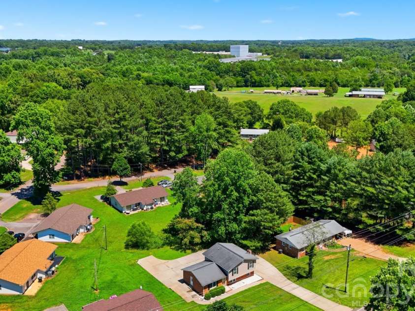 1401 Southwest Boulevard, Newton, NC 28658.  MLS# CAR4395509, YatesRealty ID 40838. 
