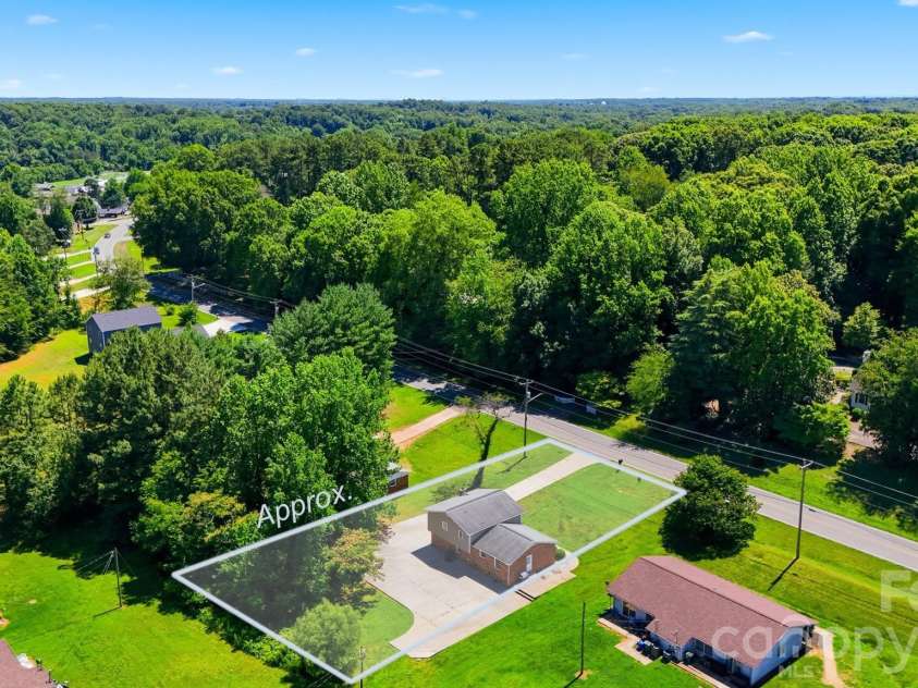 1401 Southwest Boulevard, Newton, NC 28658.  MLS# CAR4395509, YatesRealty ID 40838. 