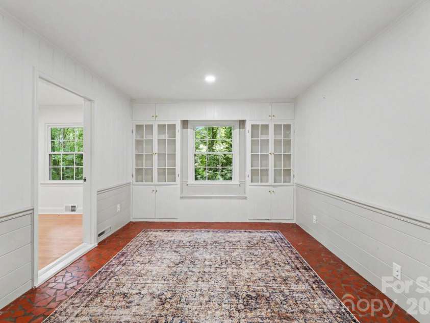 100 Malvern Court, Winston Salem, NC 27106.  MLS# CAR4397452, YatesRealty ID 40839. 