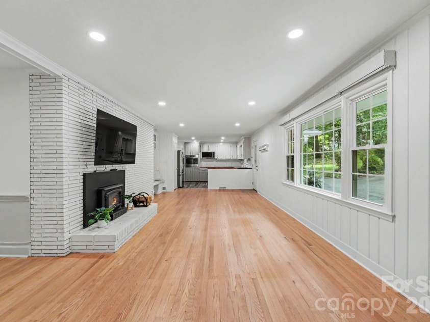 100 Malvern Court, Winston Salem, NC 27106.  MLS# CAR4397452, YatesRealty ID 40839. 
