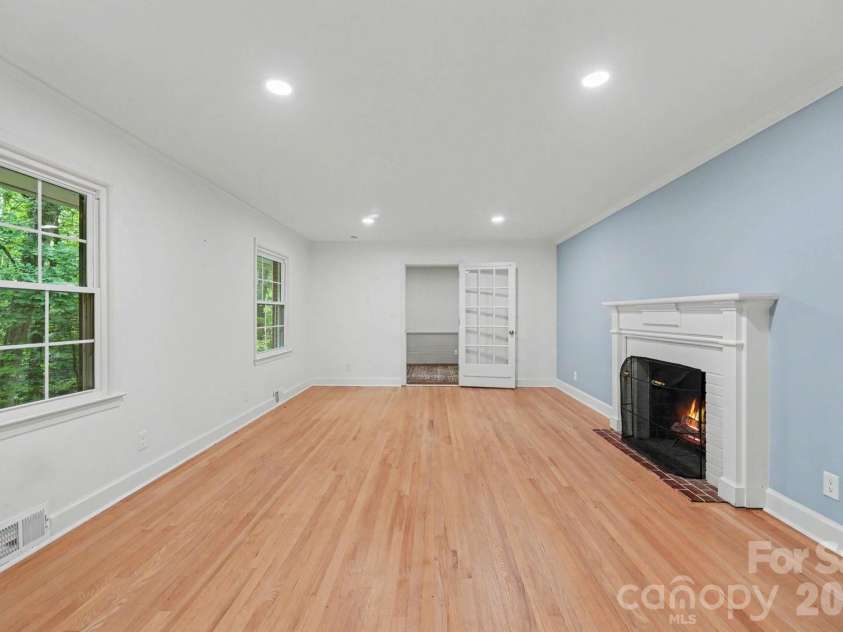 100 Malvern Court, Winston Salem, NC 27106.  MLS# CAR4397452, YatesRealty ID 40839. 