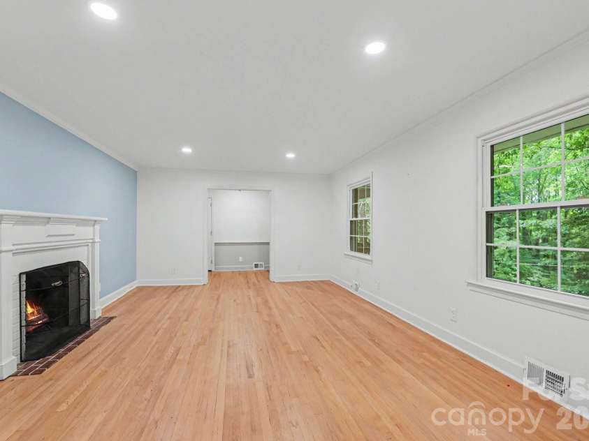 100 Malvern Court, Winston Salem, NC 27106.  MLS# CAR4397452, YatesRealty ID 40839. 