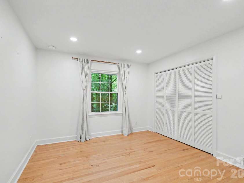 100 Malvern Court, Winston Salem, NC 27106.  MLS# CAR4397452, YatesRealty ID 40839. 