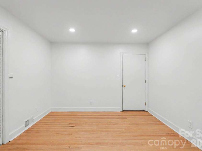 100 Malvern Court, Winston Salem, NC 27106.  MLS# CAR4397452, YatesRealty ID 40839. 