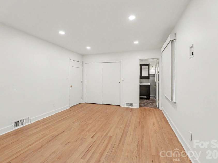 100 Malvern Court, Winston Salem, NC 27106.  MLS# CAR4397452, YatesRealty ID 40839. 