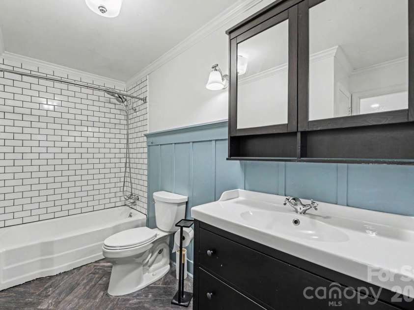 100 Malvern Court, Winston Salem, NC 27106.  MLS# CAR4397452, YatesRealty ID 40839. 