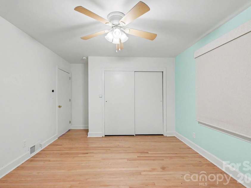 100 Malvern Court, Winston Salem, NC 27106.  MLS# CAR4397452, YatesRealty ID 40839. 