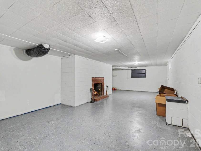 100 Malvern Court, Winston Salem, NC 27106.  MLS# CAR4397452, YatesRealty ID 40839. 
