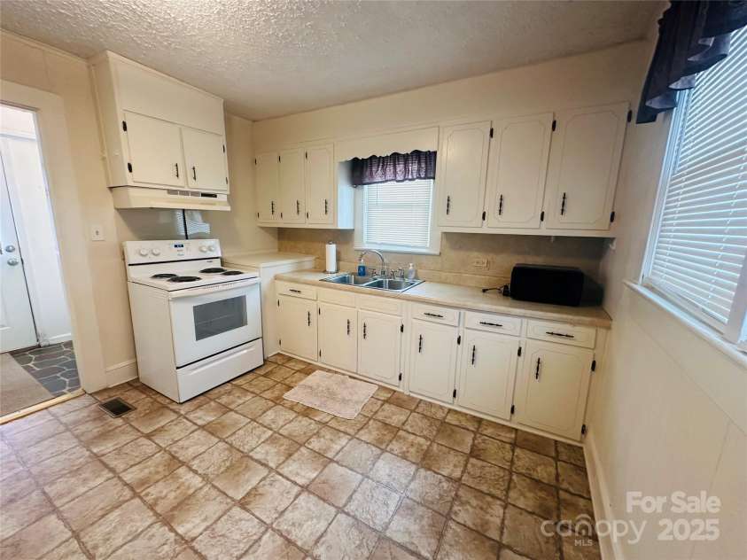 1011 Old North Road, Lenoir, NC 28645.  MLS# CAR4231884, YatesRealty ID 4084. 