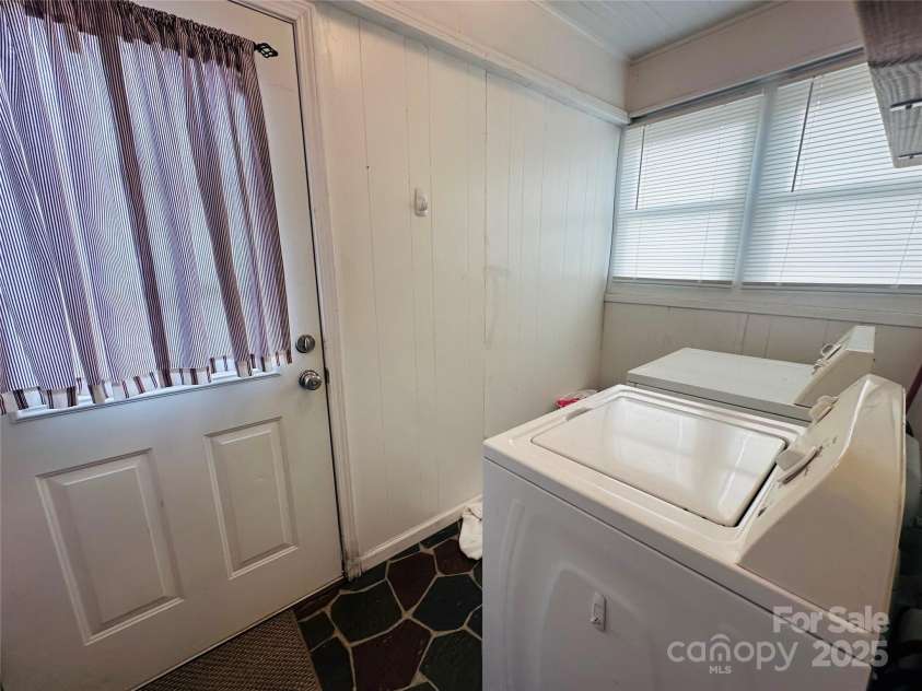 1011 Old North Road, Lenoir, NC 28645.  MLS# CAR4231884, YatesRealty ID 4084. 