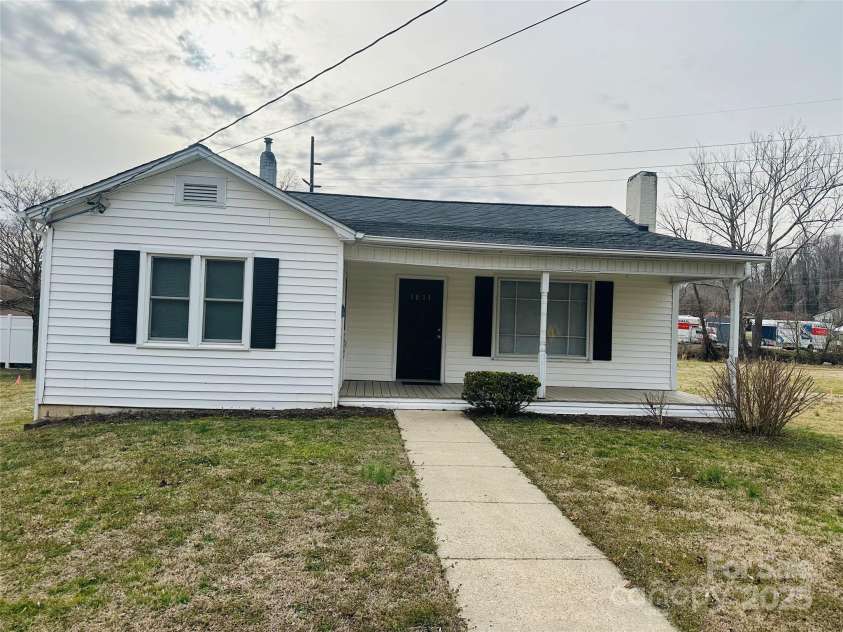 1011 Old North Road, Lenoir, NC 28645.  MLS# CAR4231884, YatesRealty ID 4084. 