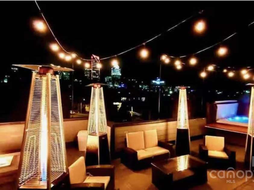 924 Westbrook Drive, Charlotte, NC 28202.  MLS# CAR4320380, YatesRealty ID 4084. 