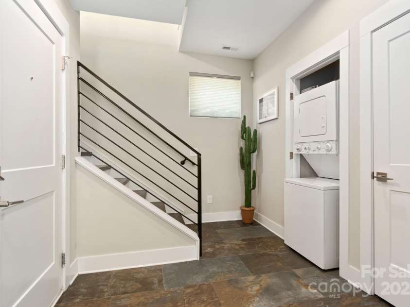 924 Westbrook Drive, Charlotte, NC 28202.  MLS# CAR4320380, YatesRealty ID 4084. 