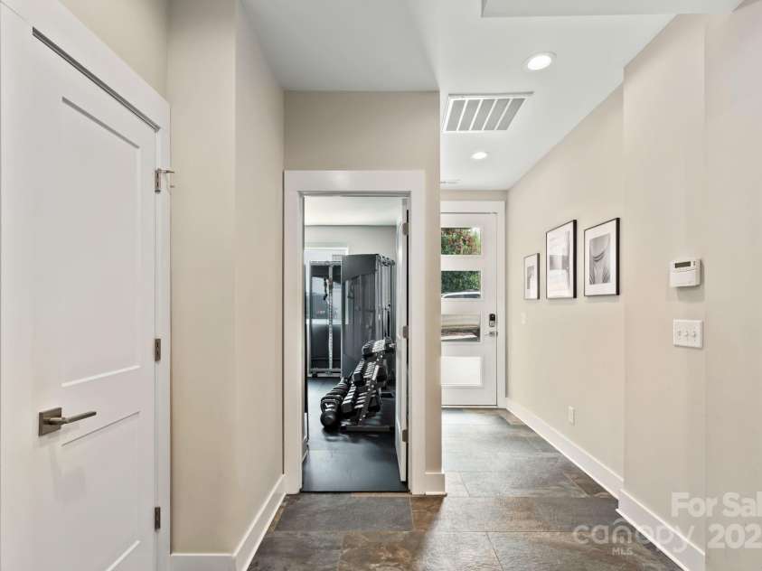 924 Westbrook Drive, Charlotte, NC 28202.  MLS# CAR4320380, YatesRealty ID 4084. 