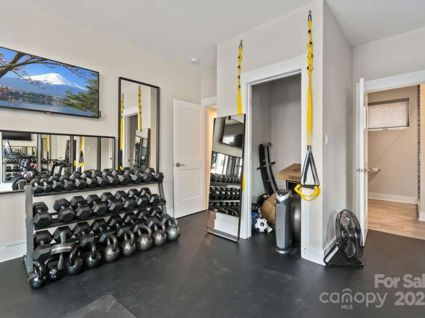 924 Westbrook Drive, Charlotte, NC 28202.  MLS# CAR4320380, YatesRealty ID 4084. 