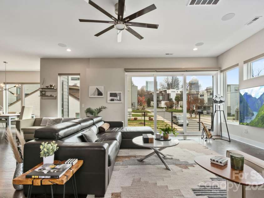 924 Westbrook Drive, Charlotte, NC 28202.  MLS# CAR4320380, YatesRealty ID 4084. 