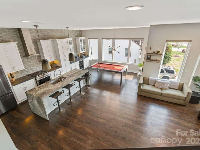 924 Westbrook Drive, Charlotte, NC 28202.  MLS# CAR4320380, YatesRealty ID 4084. 