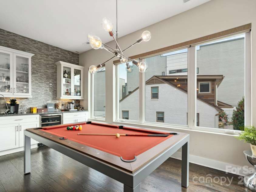 924 Westbrook Drive, Charlotte, NC 28202.  MLS# CAR4320380, YatesRealty ID 4084. 