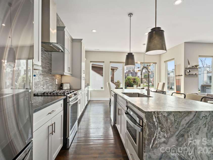 924 Westbrook Drive, Charlotte, NC 28202.  MLS# CAR4320380, YatesRealty ID 4084. 