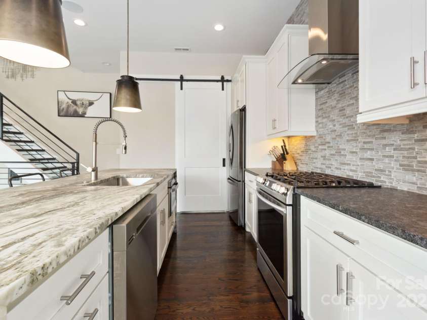 924 Westbrook Drive, Charlotte, NC 28202.  MLS# CAR4320380, YatesRealty ID 4084. 