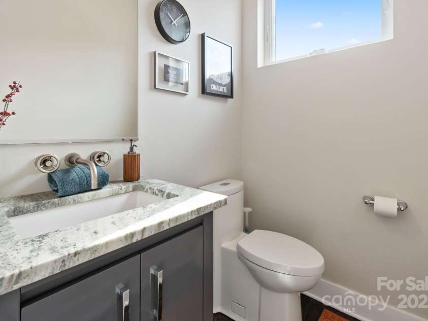 924 Westbrook Drive, Charlotte, NC 28202.  MLS# CAR4320380, YatesRealty ID 4084. 