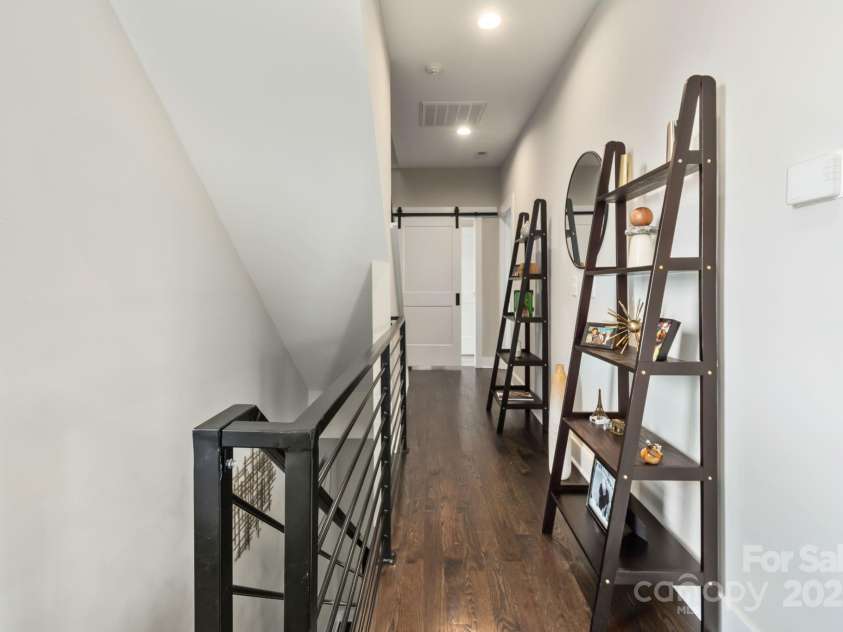 924 Westbrook Drive, Charlotte, NC 28202.  MLS# CAR4320380, YatesRealty ID 4084. 