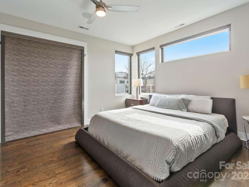 924 Westbrook Drive, Charlotte, NC 28202.  MLS# CAR4320380, YatesRealty ID 4084. 