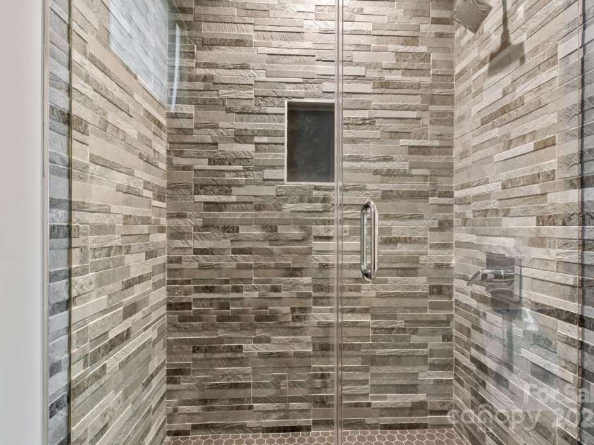 924 Westbrook Drive, Charlotte, NC 28202.  MLS# CAR4320380, YatesRealty ID 4084. 