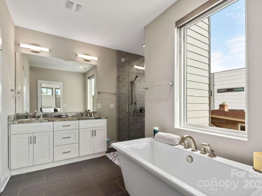 924 Westbrook Drive, Charlotte, NC 28202.  MLS# CAR4320380, YatesRealty ID 4084. 