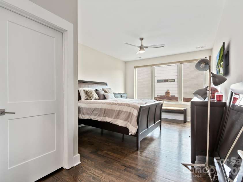 924 Westbrook Drive, Charlotte, NC 28202.  MLS# CAR4320380, YatesRealty ID 4084. 