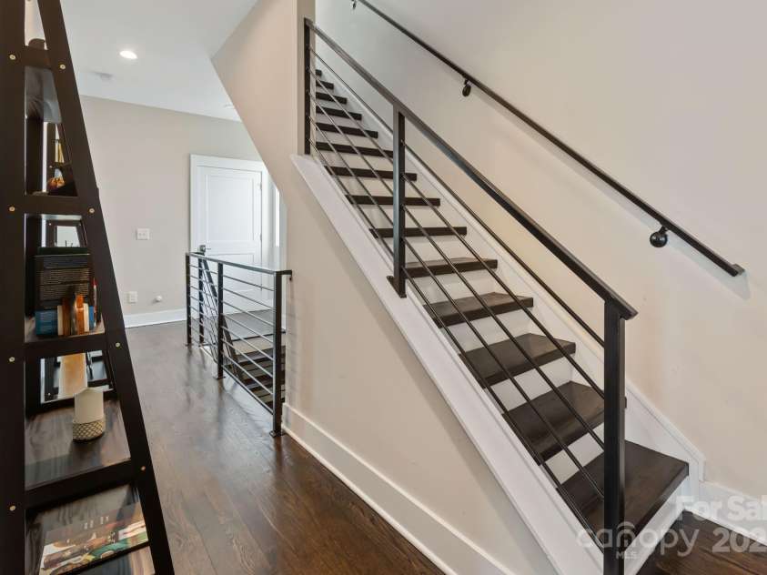 924 Westbrook Drive, Charlotte, NC 28202.  MLS# CAR4320380, YatesRealty ID 4084. 