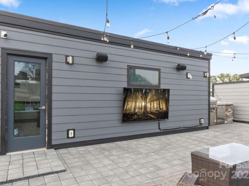 924 Westbrook Drive, Charlotte, NC 28202.  MLS# CAR4320380, YatesRealty ID 4084. 