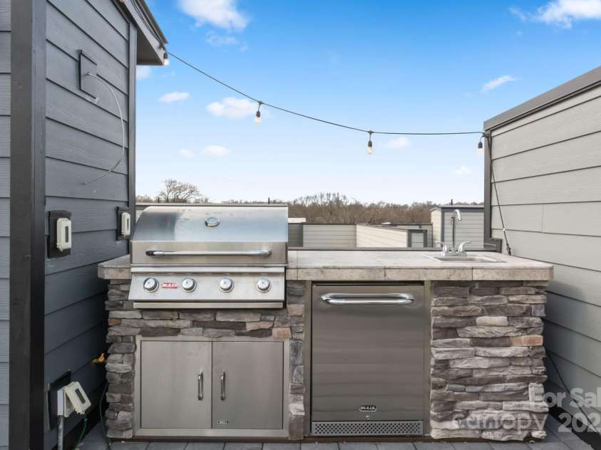 924 Westbrook Drive, Charlotte, NC 28202.  MLS# CAR4320380, YatesRealty ID 4084. 